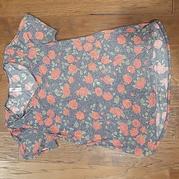 Lot of 8 Lularoe Tees, Some NWT, Size L - Picture 2 of 9